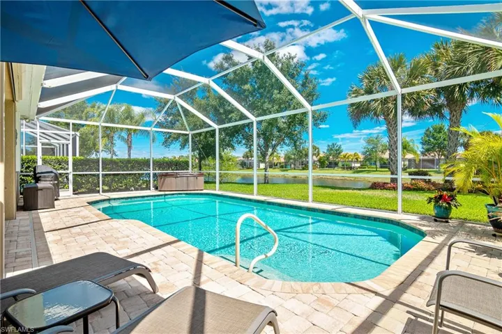 Salt water Pool with Hot Tub for Two