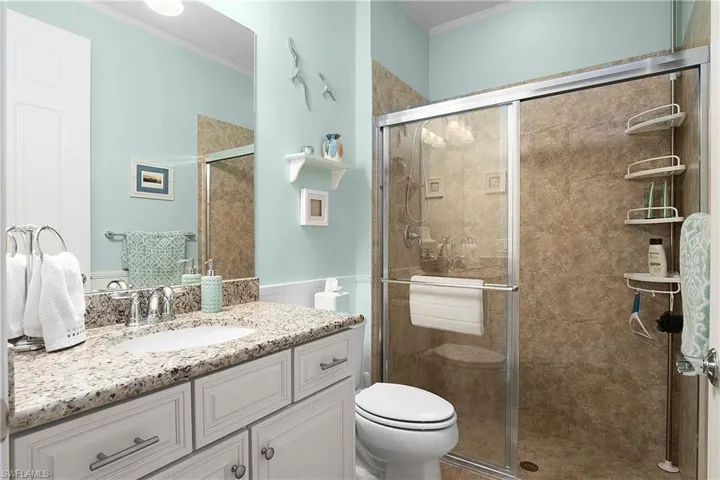 Shared Bath for Guests