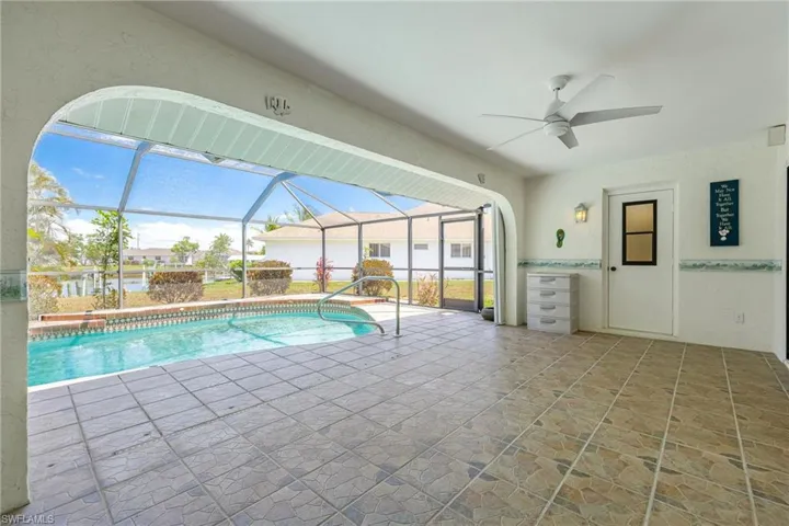 2037 Se 16th St, Cape Coral Fl 33990