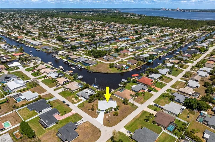 2037 Se 16th St, Cape Coral Fl 33990