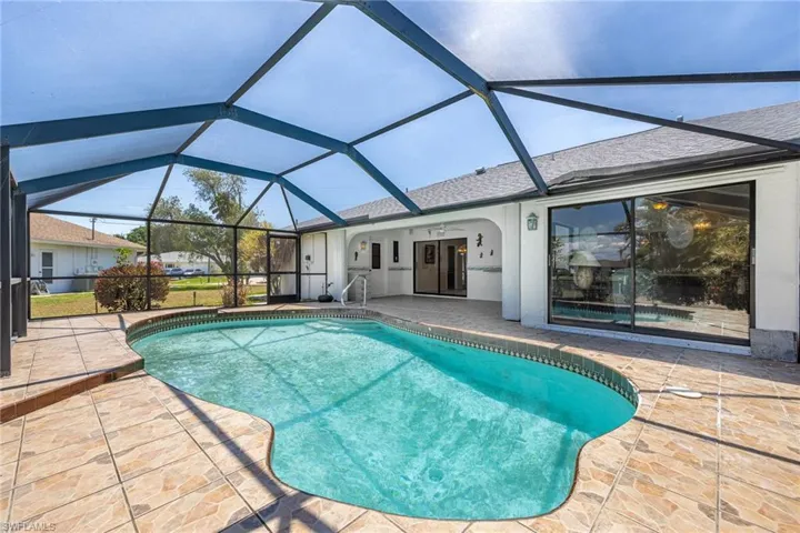 2037 Se 16th St, Cape Coral Fl 33990