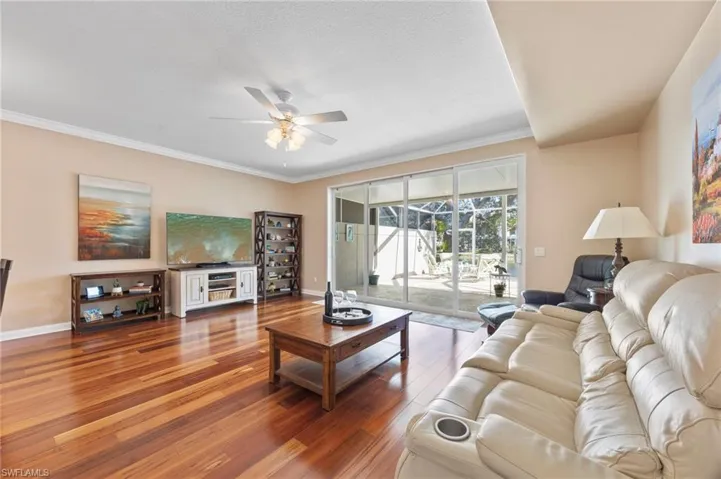 Living room with view to the lanai