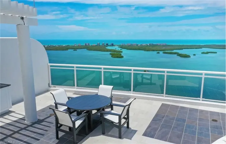 Rooftop deck provides stunning bay and gulf views!
