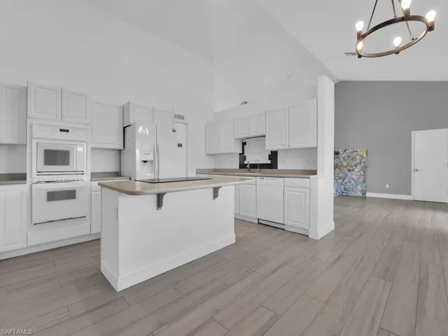 Kitchen & Breakfast Nook