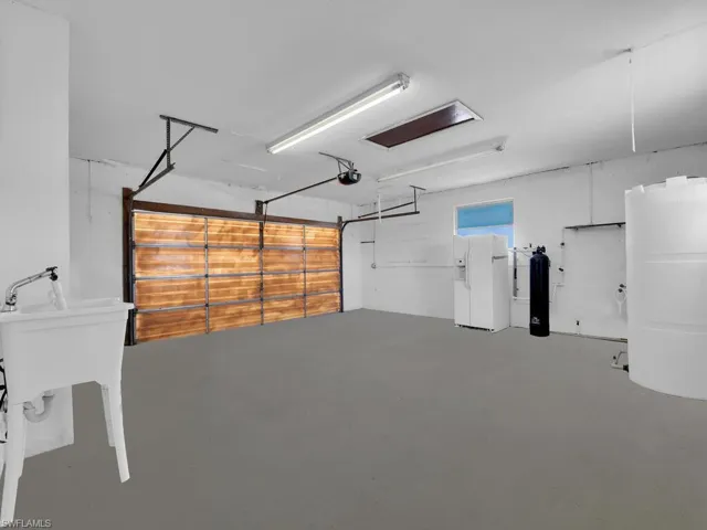 Attached Garage w/ Utility Sink & Water System
