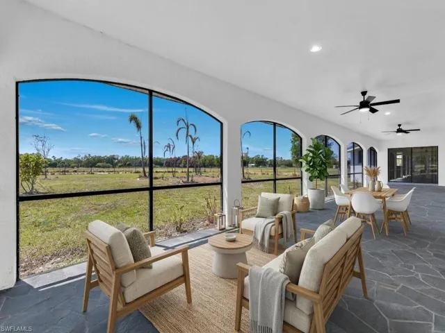 Screened Rear Lanai (virtual furniture)