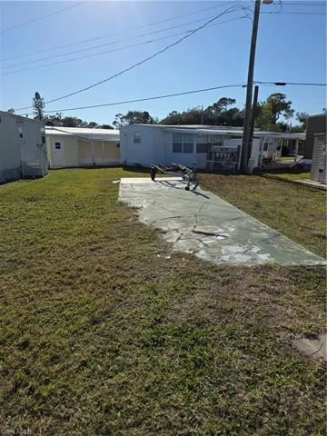 View of grassy yard