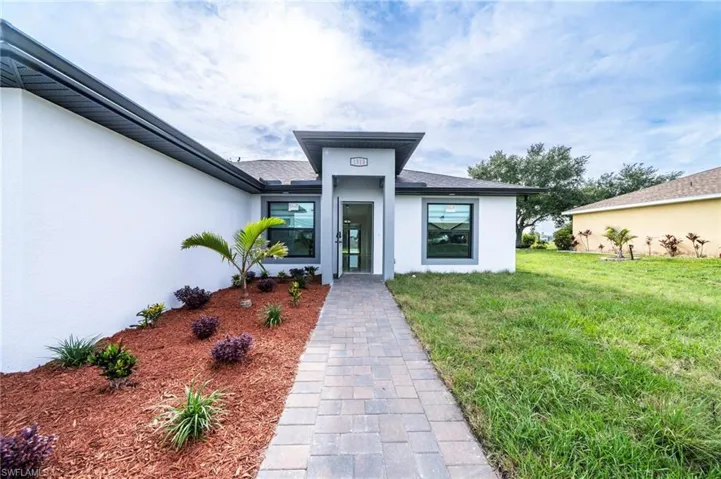 1513 Ne 13th Ave, Cape Coral, Florida 33909
