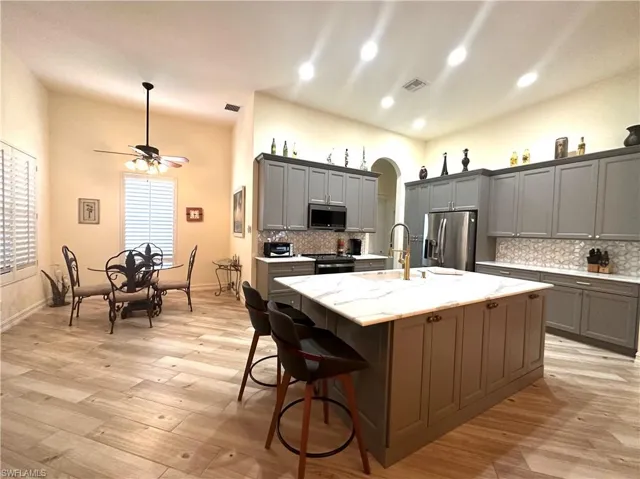 Kitchen-Breakfast Nook
