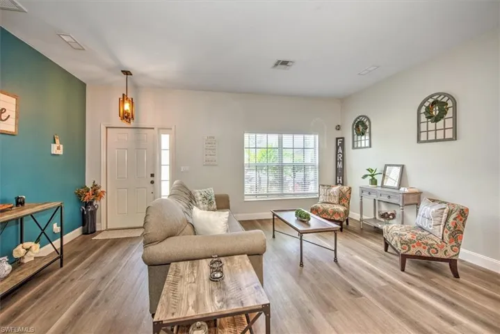 11236  Cypress Tree  CIR, Fort Myers, FL 33913