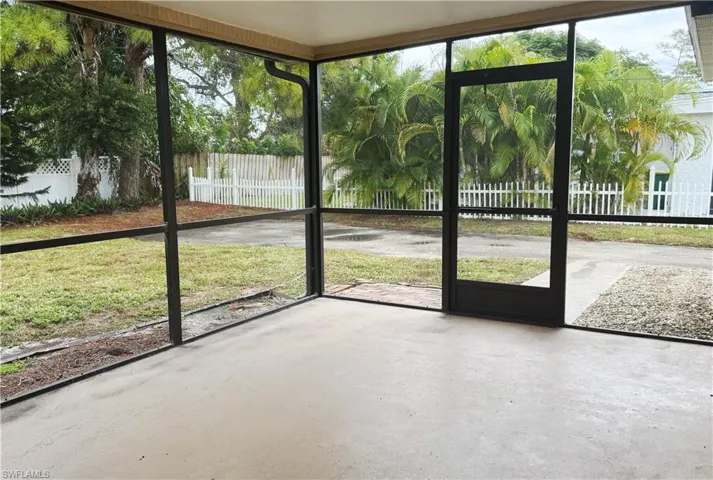 Oversized private screened lanai