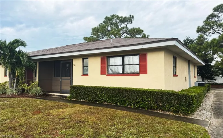 757  95th N AVE, Naples, FL 34108