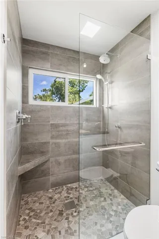 2nd full bath offers a deep tub/shower combination.