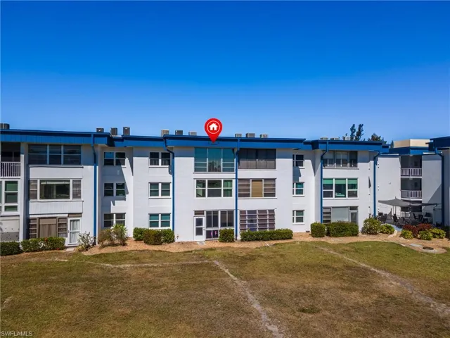 View of apartment building / complex