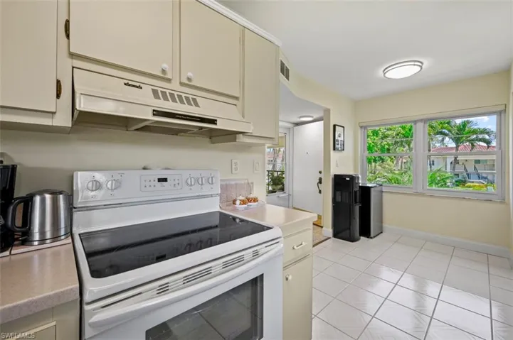1055  Forest Lakes  DR, Naples, FL 34105