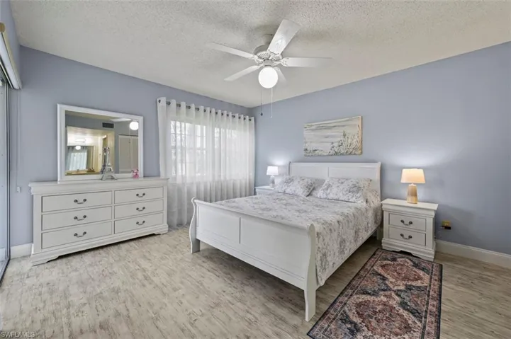 1055  Forest Lakes  DR, Naples, FL 34105