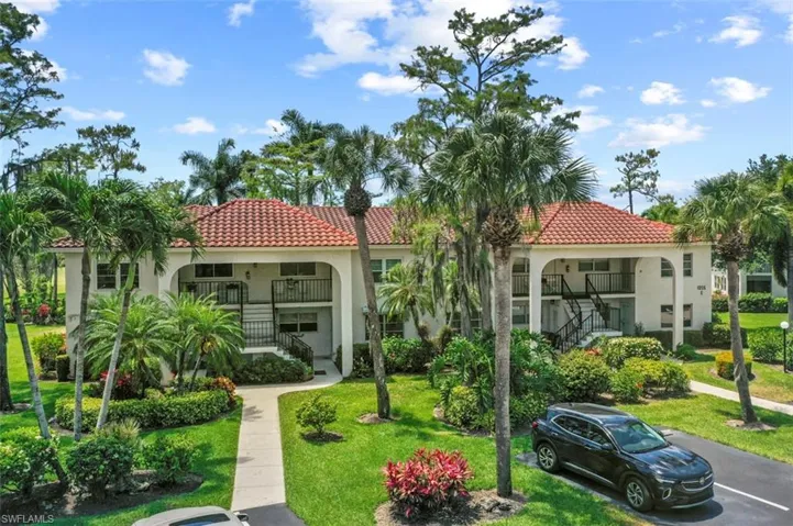 1055  Forest Lakes  DR, Naples, FL 34105