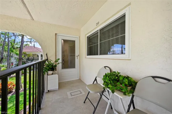 1055  Forest Lakes  DR, Naples, FL 34105