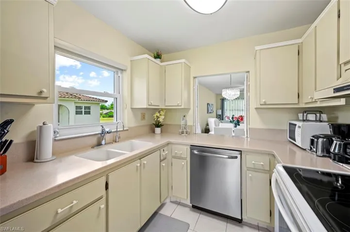 1055  Forest Lakes  DR, Naples, FL 34105