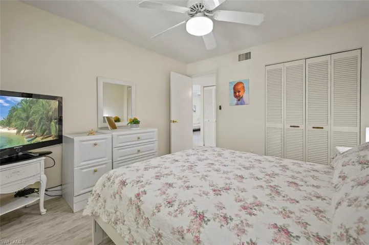 1055  Forest Lakes  DR, Naples, FL 34105