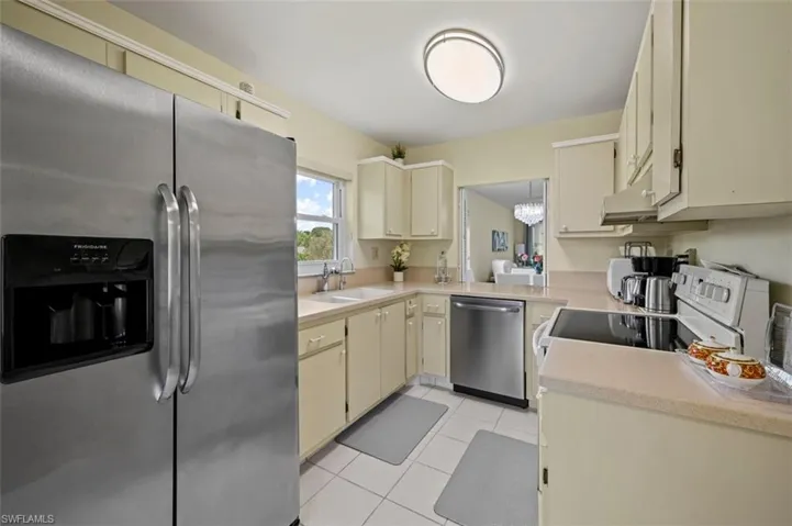 1055  Forest Lakes  DR, Naples, FL 34105