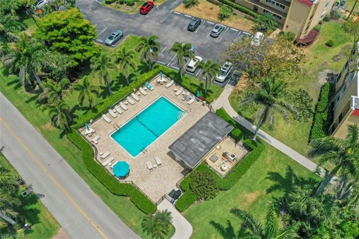 1055  Forest Lakes  DR, Naples, FL 34105