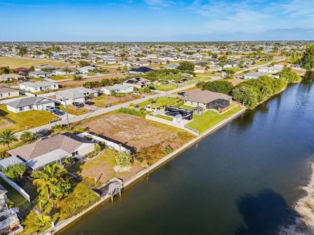 322 Ne 20th St, Cape Coral, Florida 33909