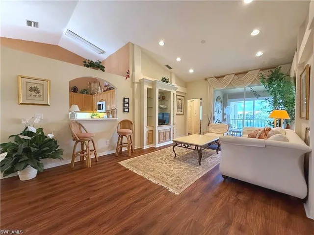 6580 Huntington Lakes Cir 202, Naples, Florida 34119