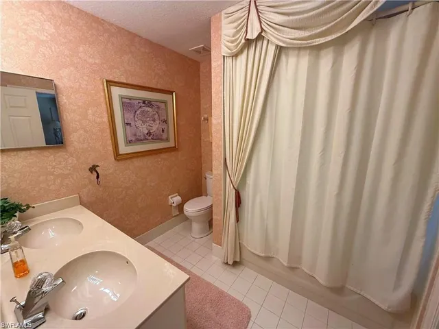 6580 Huntington Lakes Cir 202, Naples, Florida 34119