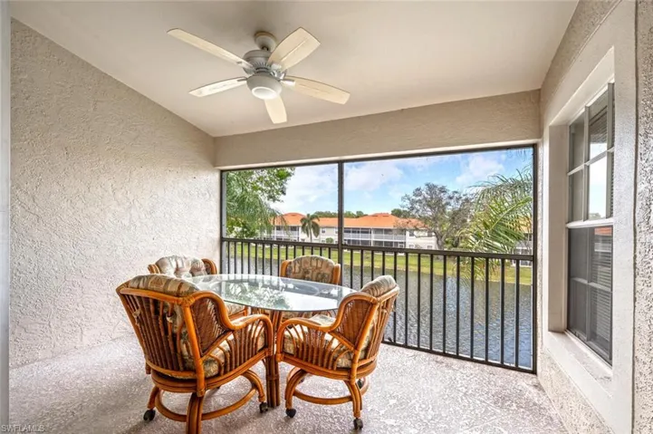 Sunroom / solarium featuring a ceiling fan
