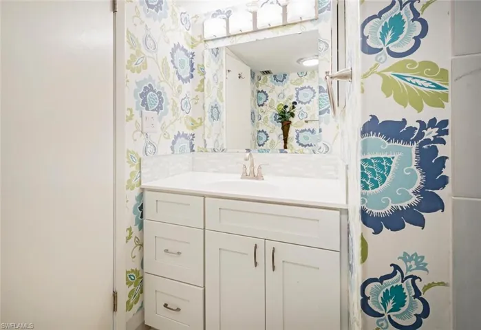 Guest bathroom.