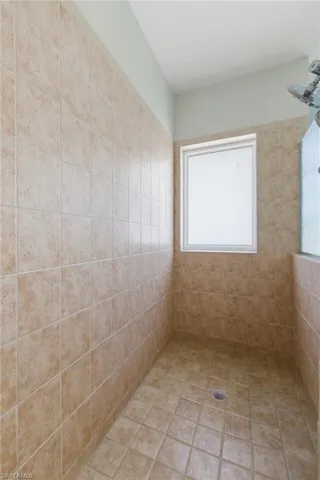 Bathroom featuring tiled shower