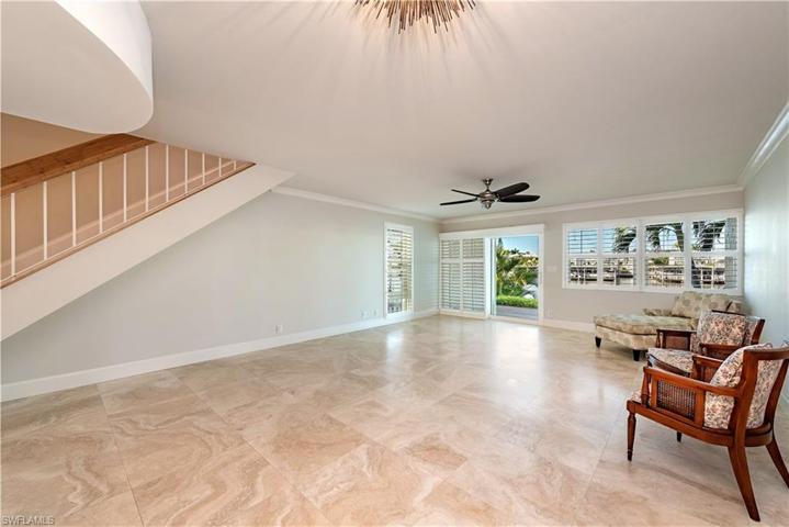 800  River Point  DR, Naples, FL 34102