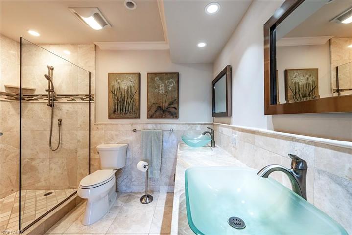 800  River Point  DR, Naples, FL 34102