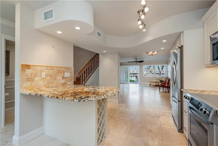 800  River Point  DR, Naples, FL 34102