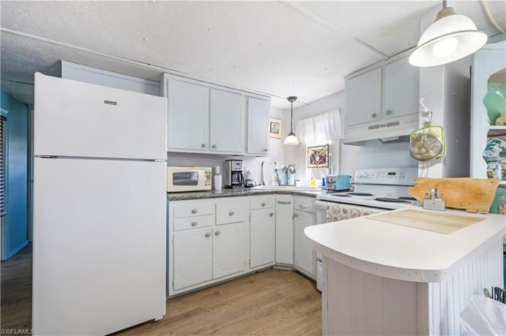 15  Royal Cove  DR, NAPLES, FL 34110