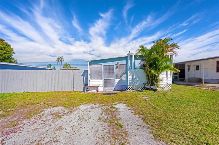 15  Royal Cove  DR, NAPLES, FL 34110