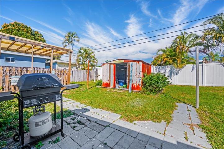 15  Royal Cove  DR, NAPLES, FL 34110