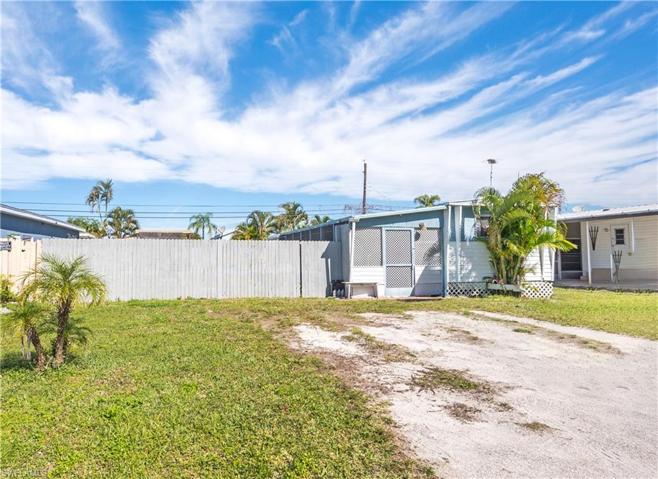 15  Royal Cove  DR, NAPLES, FL 34110