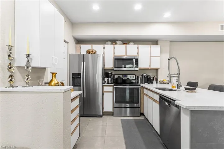 6401  Aragon  WAY, Fort Myers, FL 33966