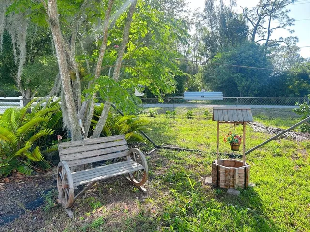 2861 N 2nd  ST, North Fort Myers, FL 33917