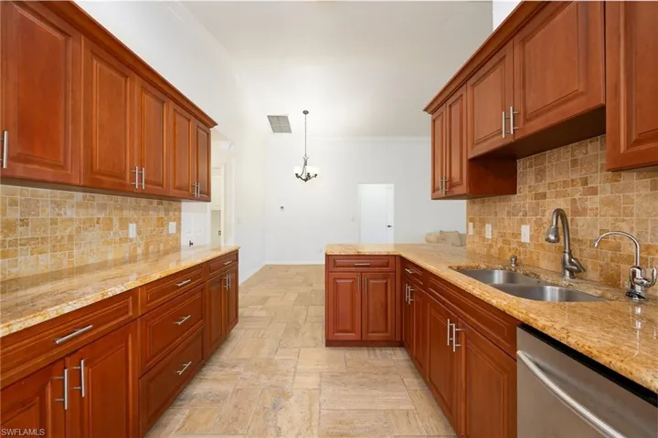 3761  39th NE AVE, Naples, FL 34120