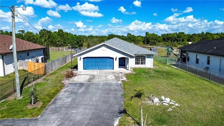 3761  39th NE AVE, Naples, FL 34120