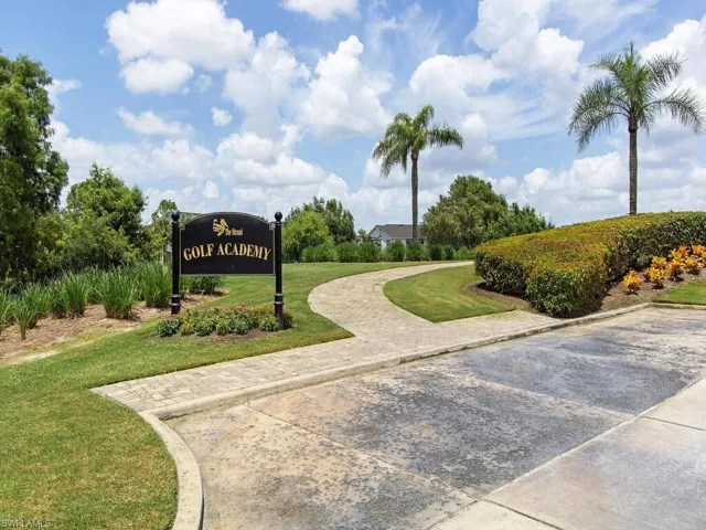 View of home's community