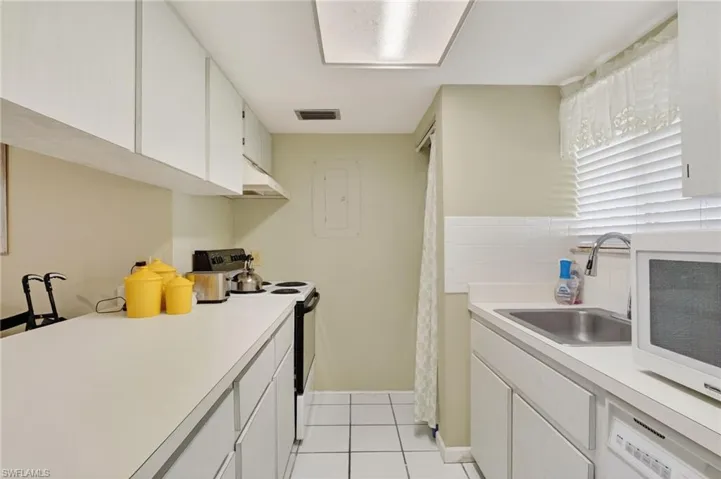 3351  Royal Canadian  TRCE, Fort Myers, FL 33907