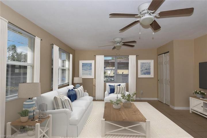 Florida Room/Den/Bonus Room - Make this room whatever you want!