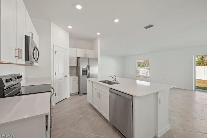 2504  40th SW ST, LEHIGH ACRES, FL 33974