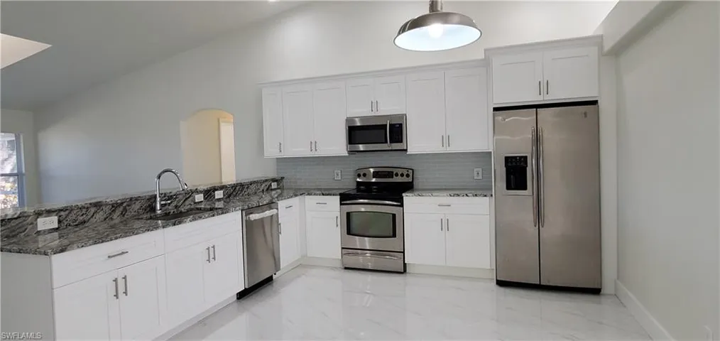 901 SE 30th  ST, Cape Coral, FL 33904