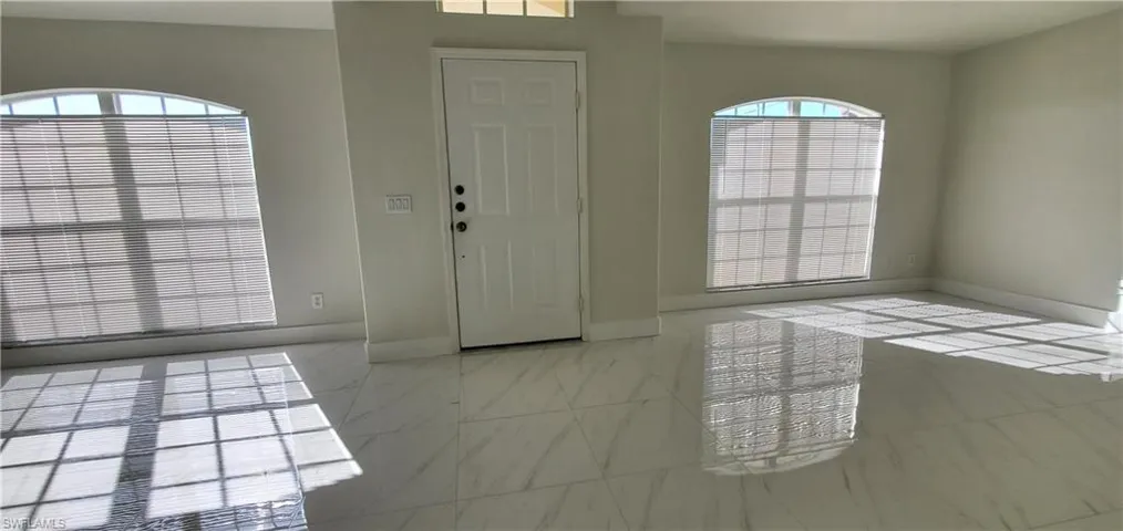 901 SE 30th  ST, Cape Coral, FL 33904