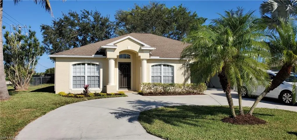 901 SE 30th  ST, Cape Coral, FL 33904